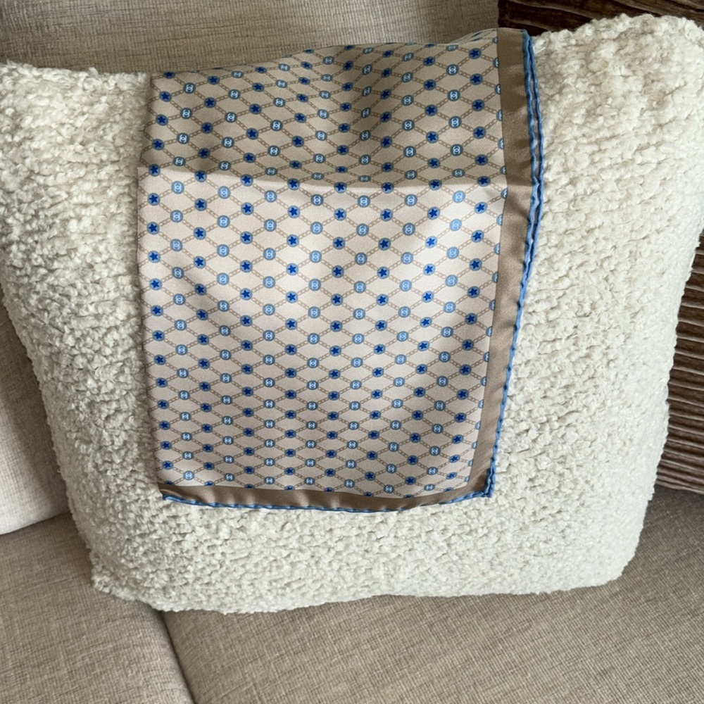 CHANEL Cream and Blue Scarf - Picture 4 of 5